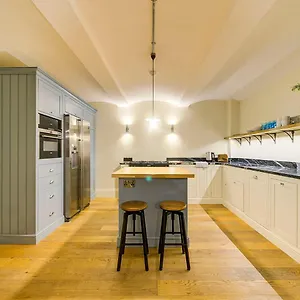 Super Castle Basement Edimburgo