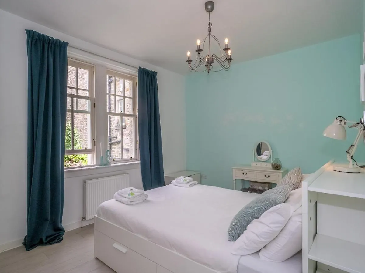 Apartment Pass The Keys Central Spacious Flat At Royal Mile Edinburgh United Kingdom