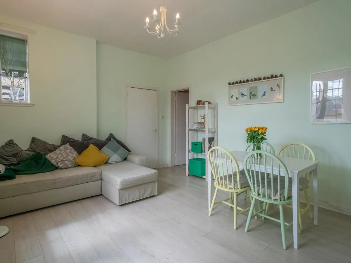 Pass The Keys Central Spacious Flat At Royal Mile contacts